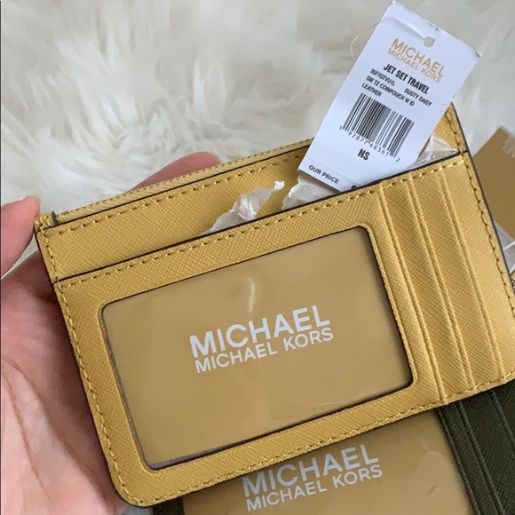 Sale❣️ New MK cardholder ♥️ each - Picture 4 of 6